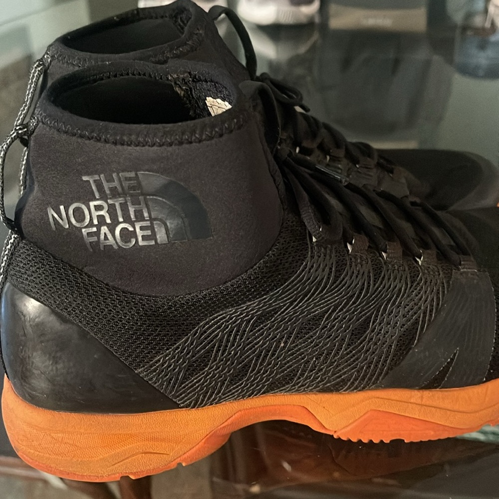 Men’s North Face hiking bootie high top shoe